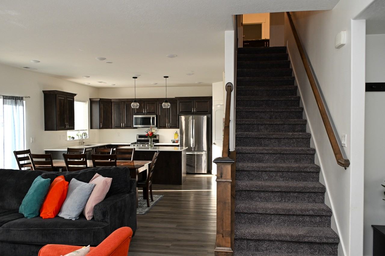 451 S 1440 E - Photo 4 of 30