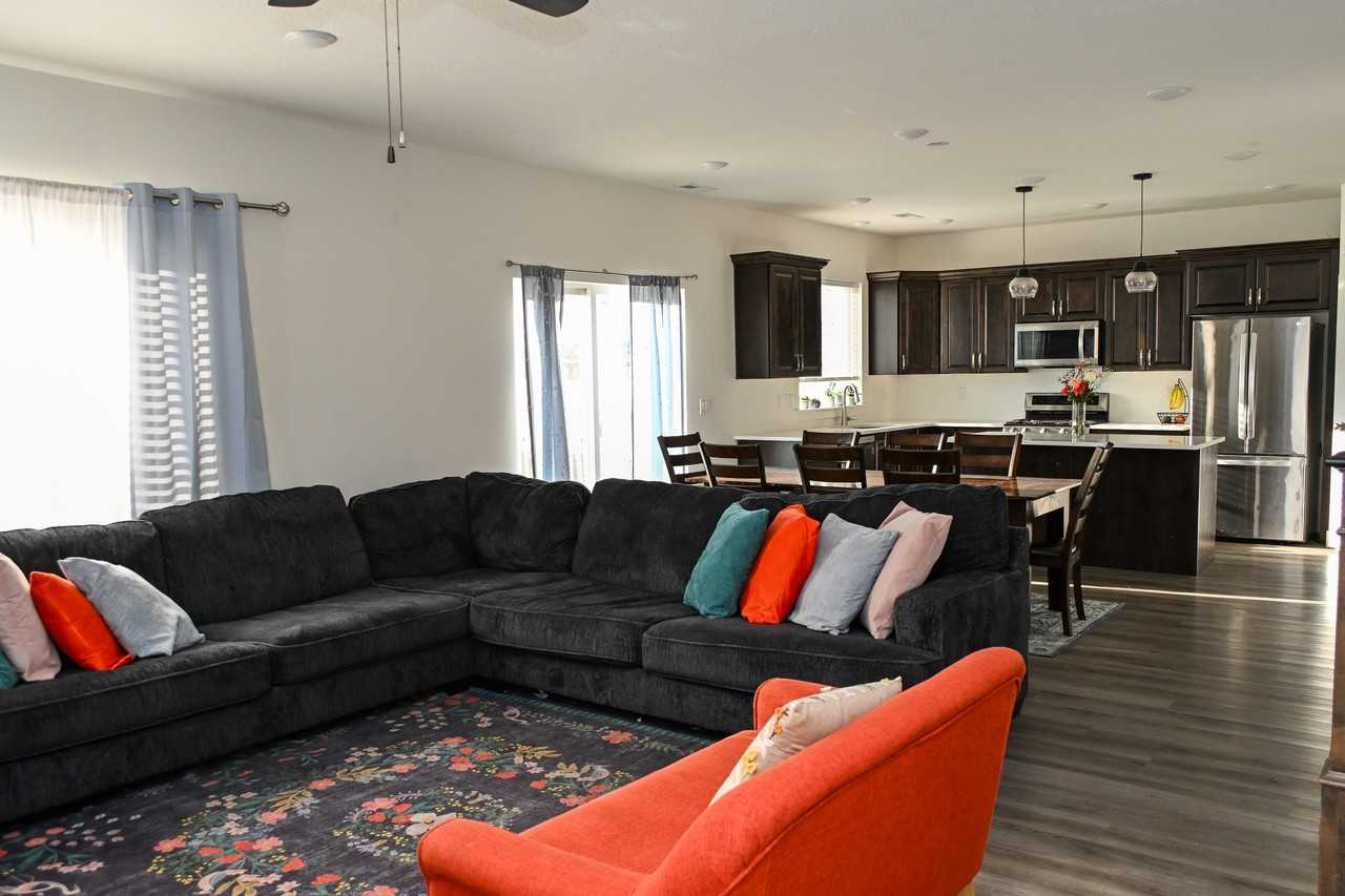 451 S 1440 E - Photo 5 of 30