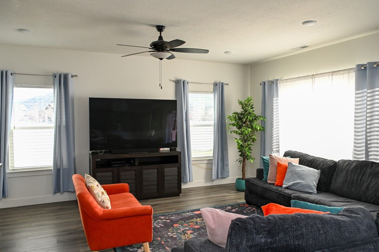 451 S 1440 E - Photo 6 of 30