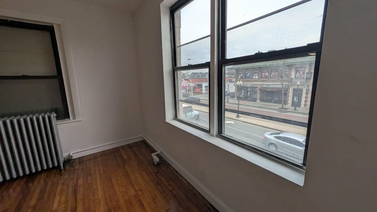 153 Brighton Ave - Photo 3 of 9