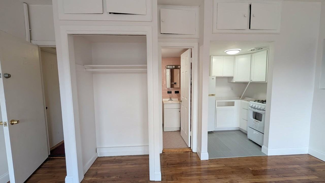 153 Brighton Ave - Photo 4 of 9