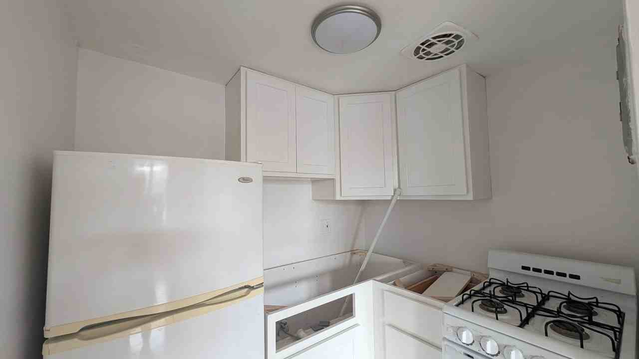 153 Brighton Ave - Photo 6 of 9