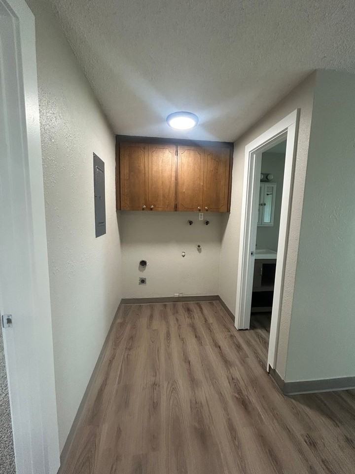 497 Nw Walnut Blvd - Photo 3 of 10