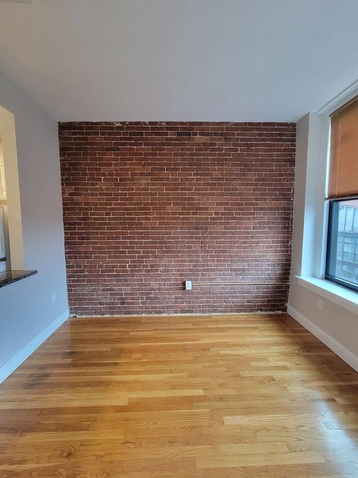 107 Washington St #1 - Photo 3 of 16