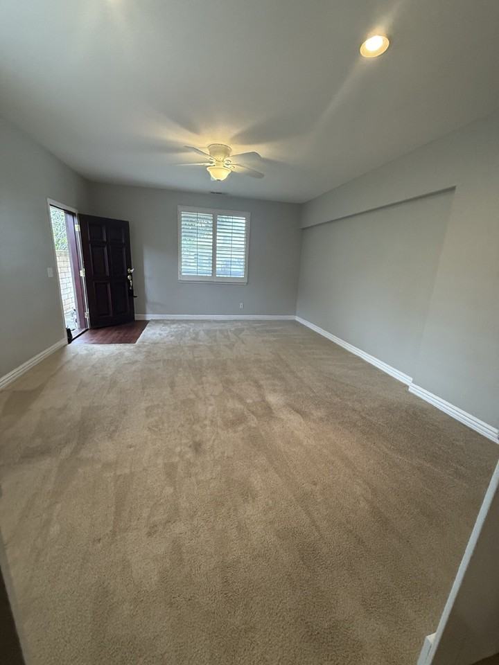 357 E Hazeltine St #B - Photo 2 of 19