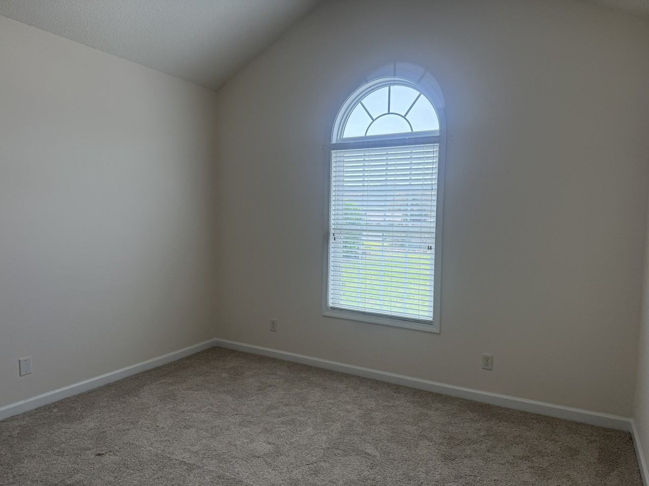 500 Ashbrook Dr - Photo 4 of 17