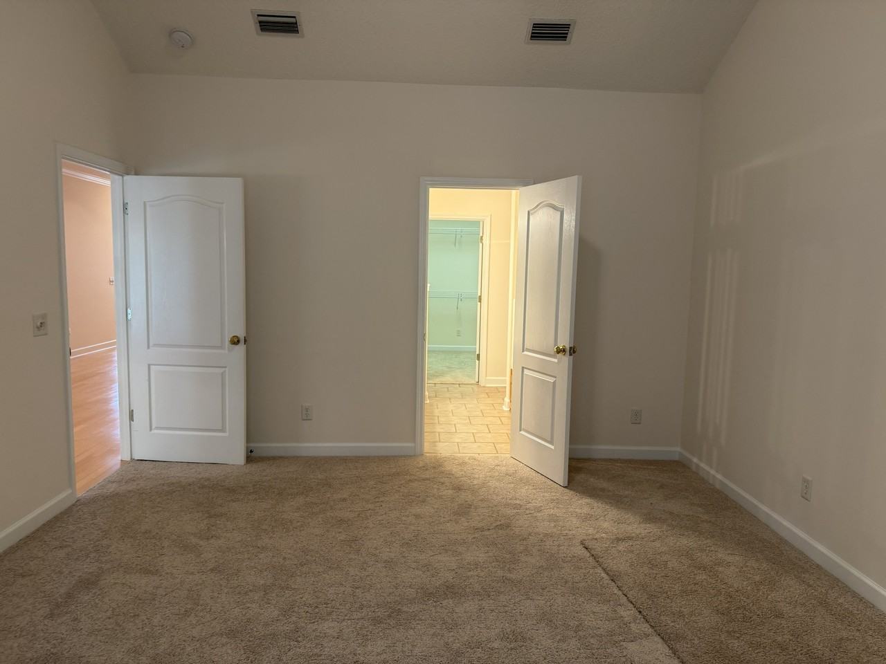 500 Ashbrook Dr - Photo 5 of 17