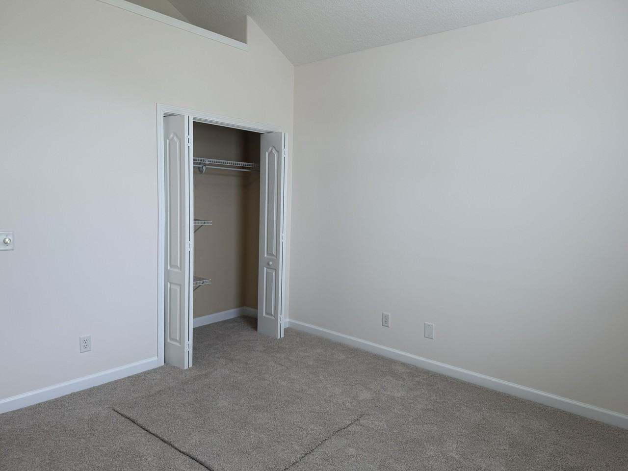 500 Ashbrook Dr - Photo 6 of 17