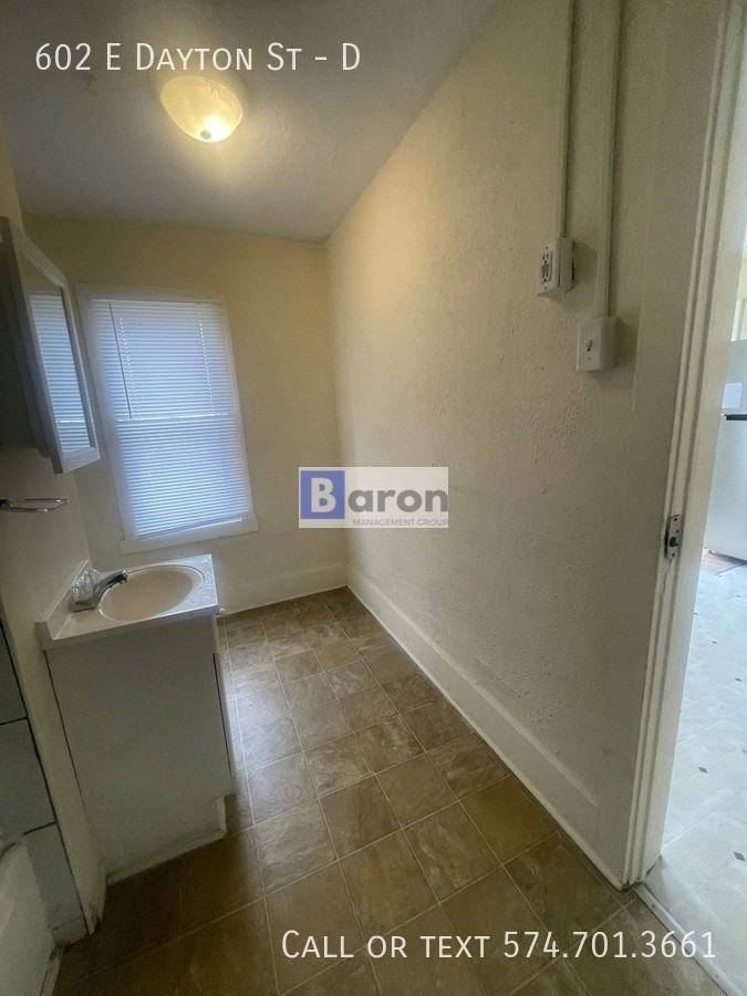 602 E Dayton St #D - Photo 3 of 6