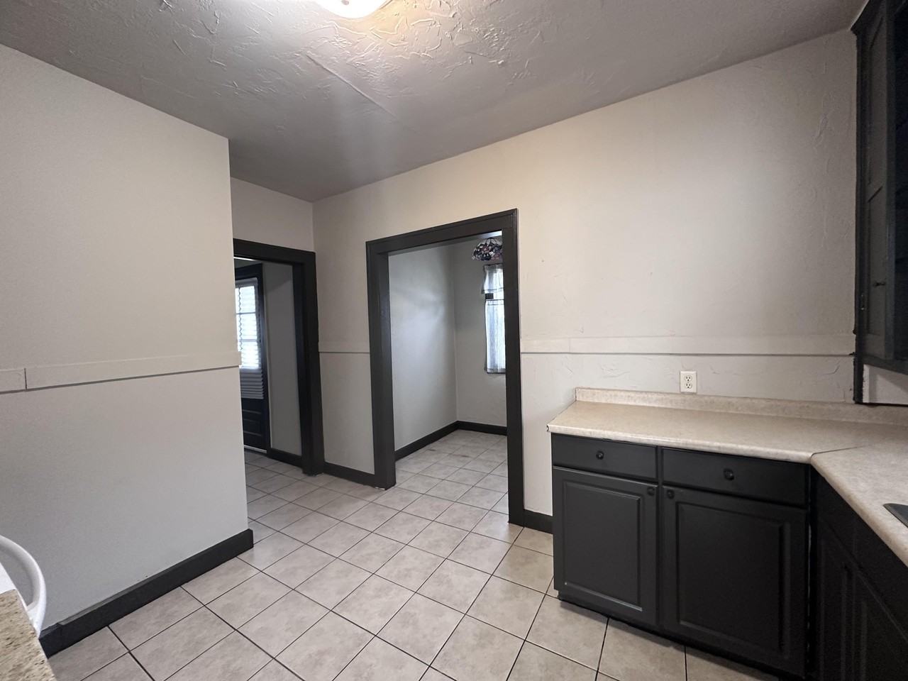 1310 Oak St - Photo 3 of 24