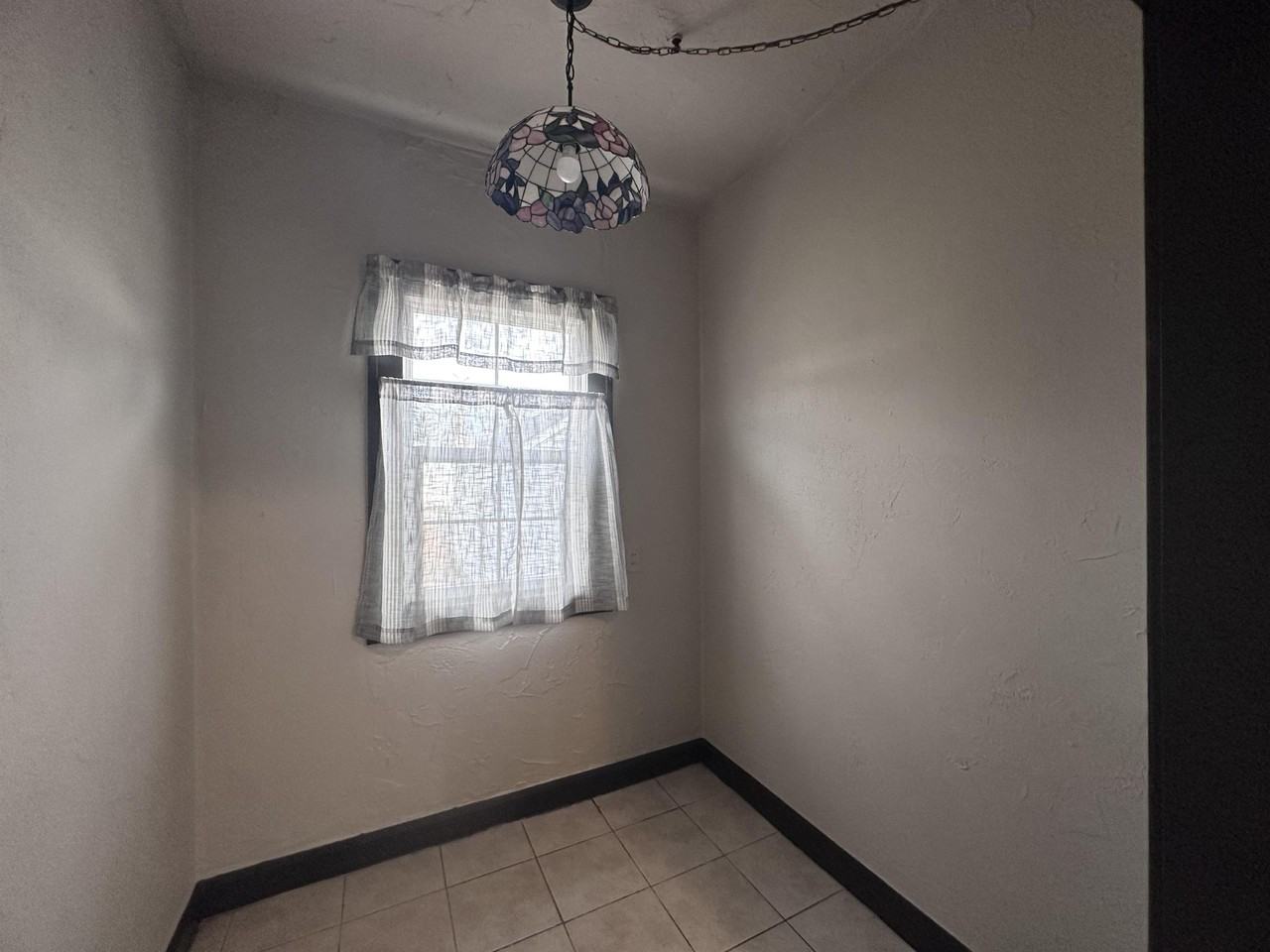 1310 Oak St - Photo 4 of 24