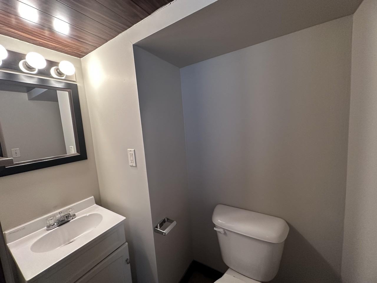 1310 Oak St - Photo 5 of 24