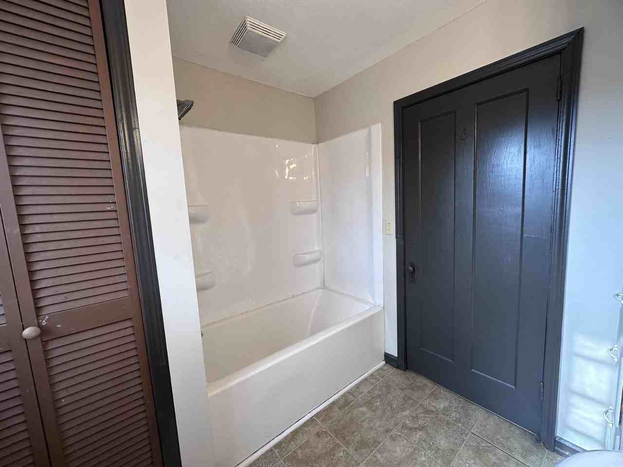 1310 Oak St - Photo 7 of 24