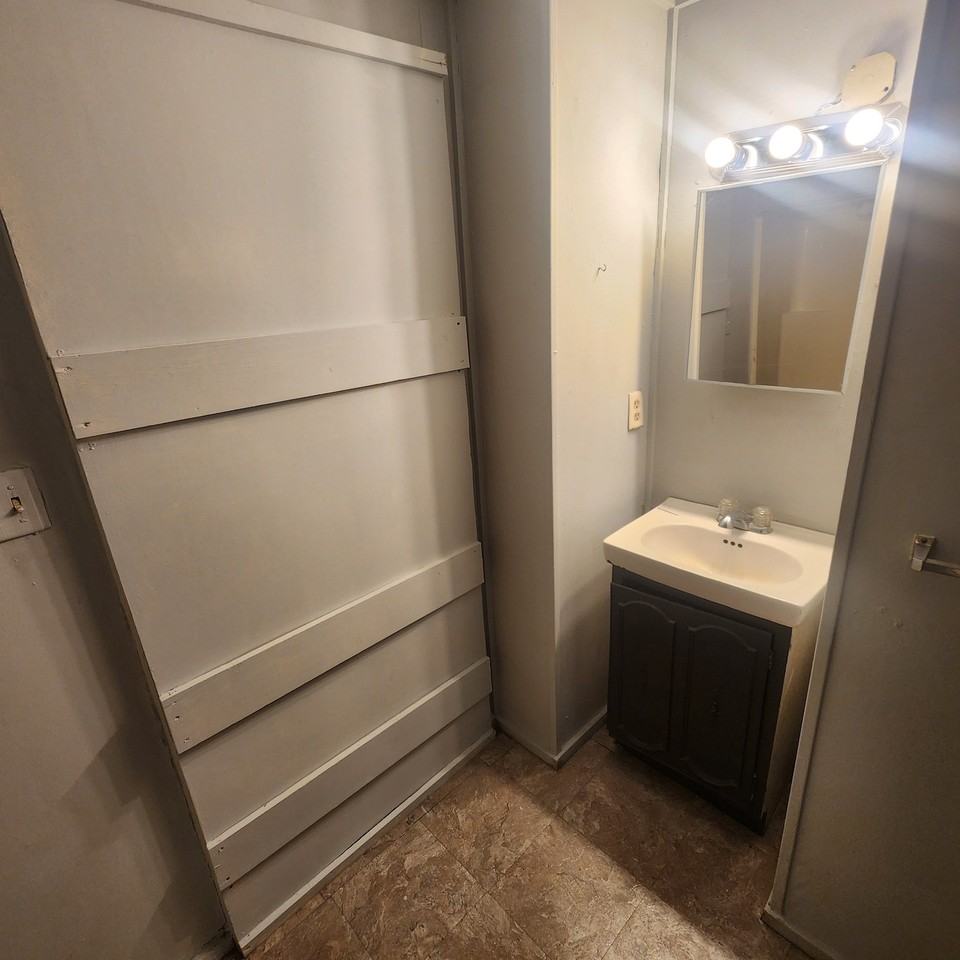 130 N Franklin St Apt 3 - Photo 3 of 9