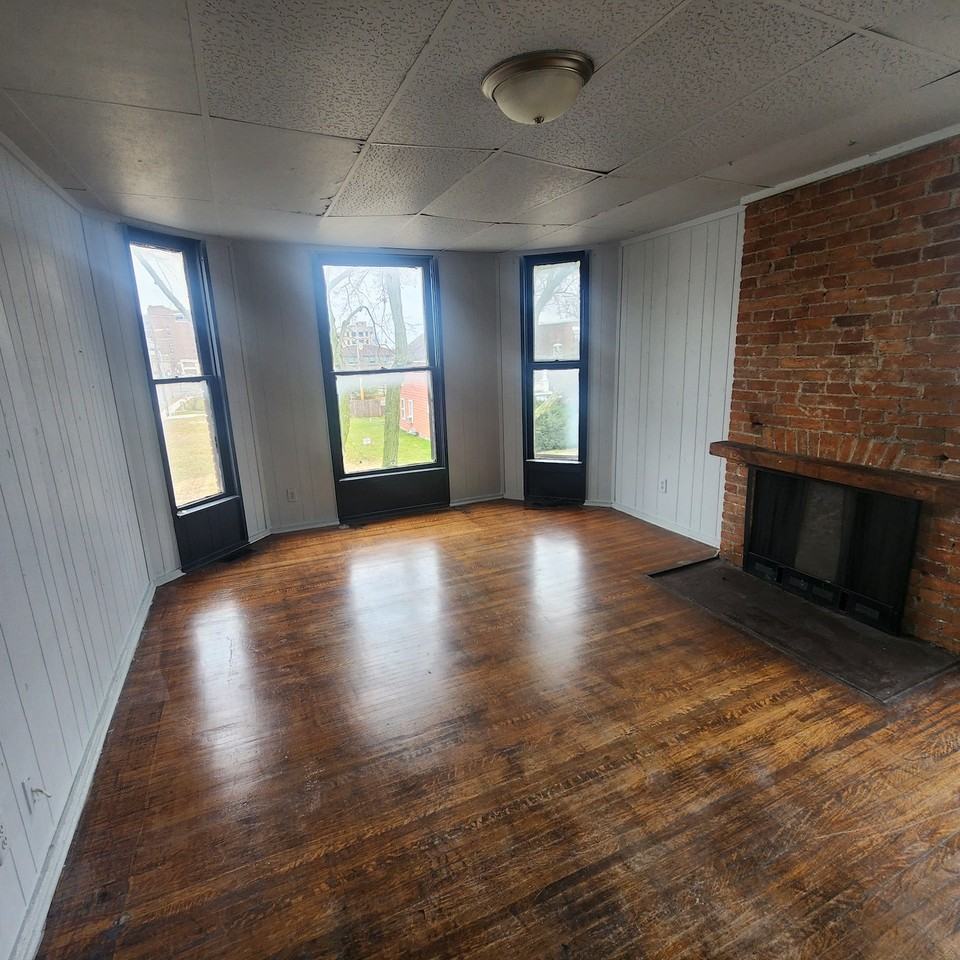 130 N Franklin St Apt 3 - Photo 5 of 9