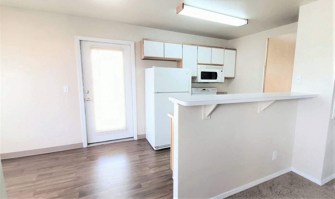 698 Saratoga Dr #104 - Photo 5 of 50