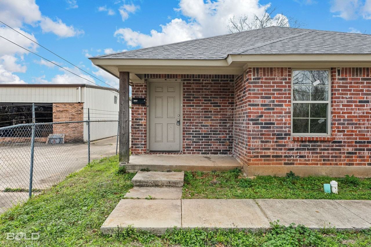 1719 - Photo 2 of 13