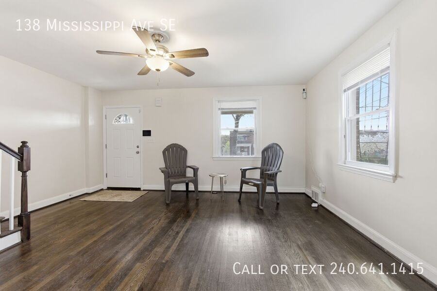 138 Mississippi Ave Se - Photo 2 of 22