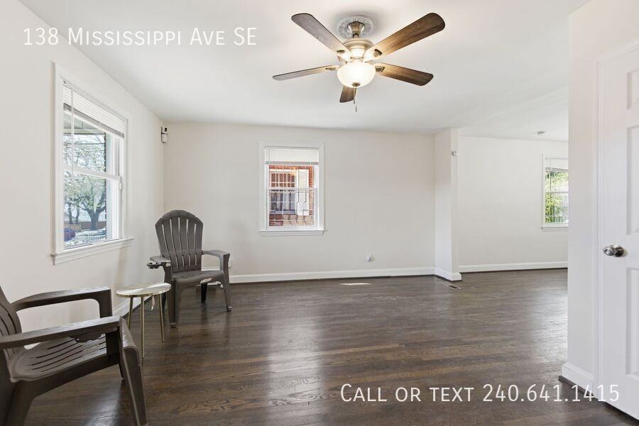 138 Mississippi Ave Se - Photo 3 of 22