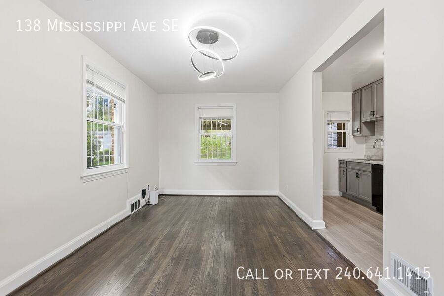 138 Mississippi Ave Se - Photo 5 of 22