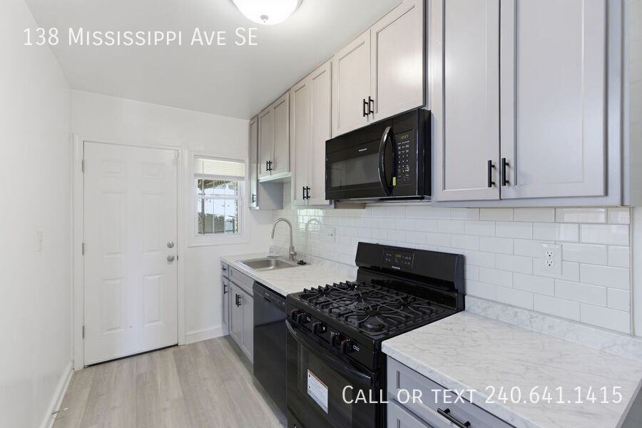 138 Mississippi Ave Se - Photo 7 of 22