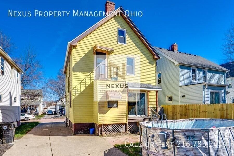 4276 W 21st St - Photo 2 of 15