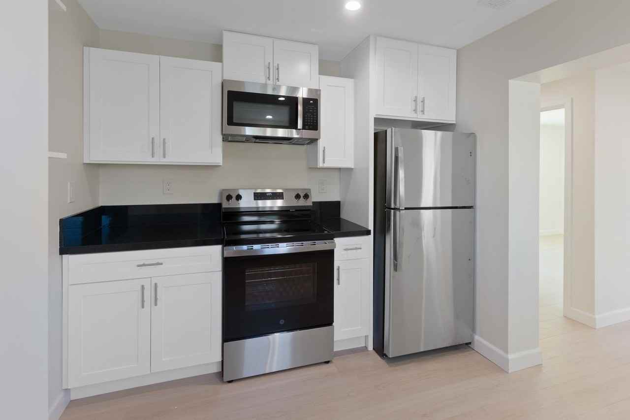 7916 Etiwanda Ave - Photo 4 of 22