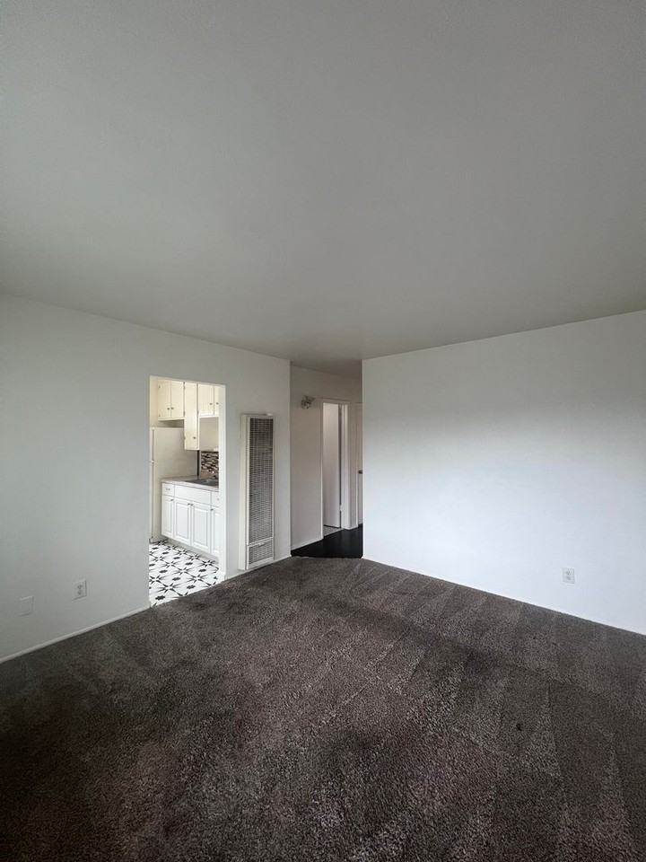4178 Swift Ave #C - Photo 2 of 11