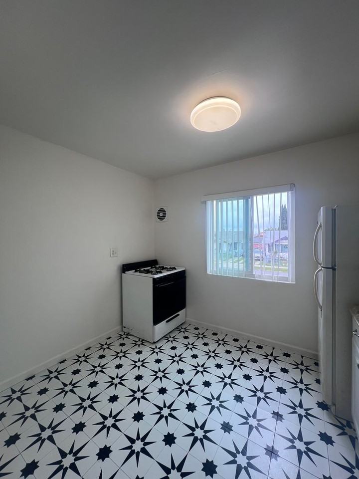 4178 Swift Ave #C - Photo 4 of 11