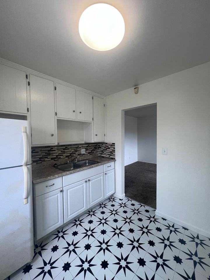 4178 Swift Ave #C - Photo 5 of 11