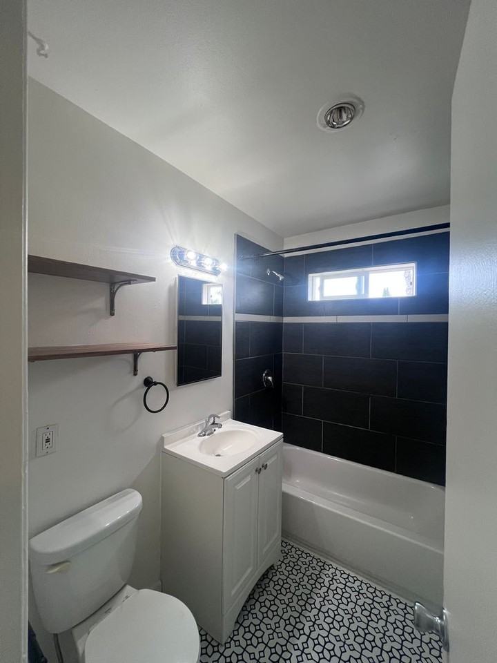 4178 Swift Ave #C - Photo 7 of 11