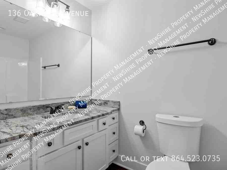 136 Oakwood Ave - Photo 3 of 50