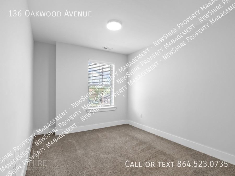 136 Oakwood Ave - Photo 7 of 50