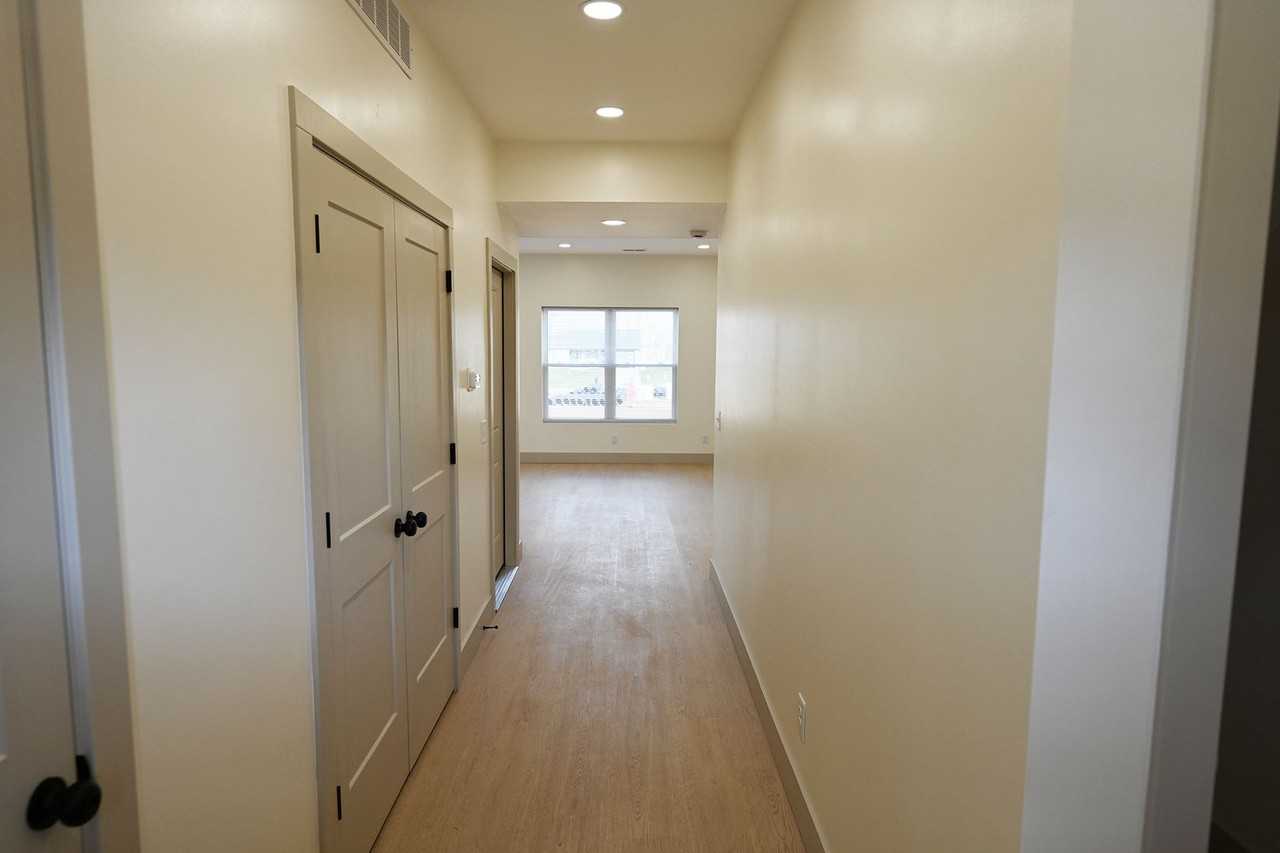 154 Brushwood Dr - Photo 4 of 20