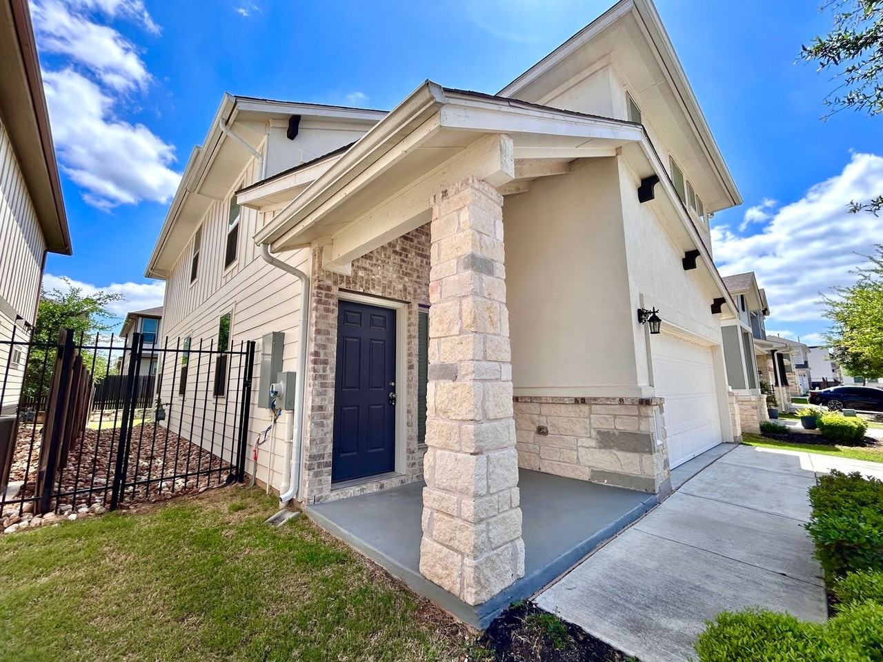 11909 Mercantile Ln - Photo 3 of 33