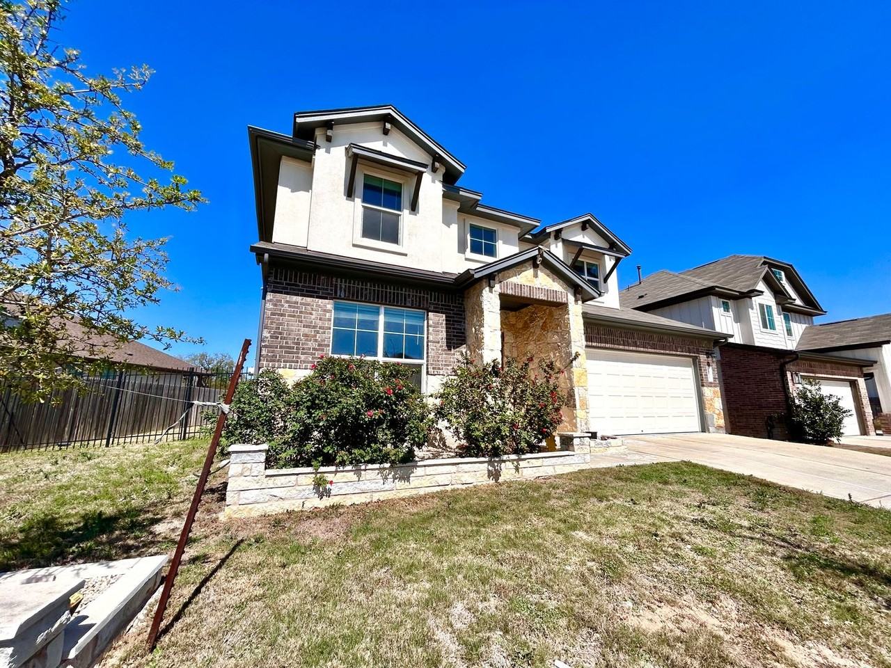 445 Arrowhead Vine St - Photo 2 of 36