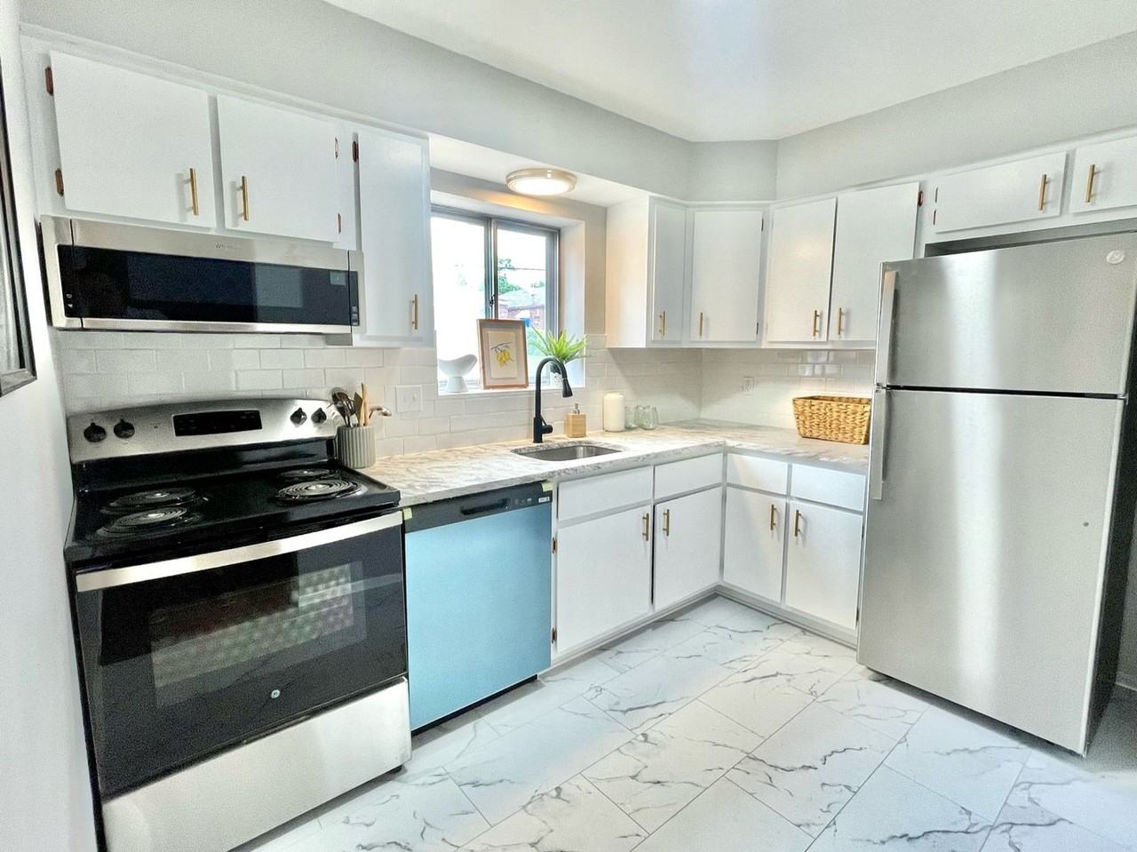 5445 Chippewa St #4A - Photo 2 of 12