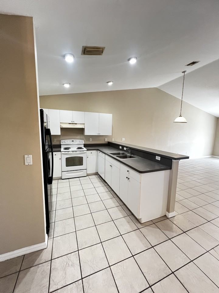 2308 Northeast 6th Street - Photo 2 of 11