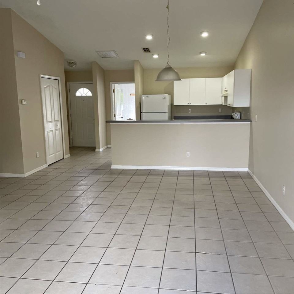 2308 Northeast 6th Street - Photo 3 of 11