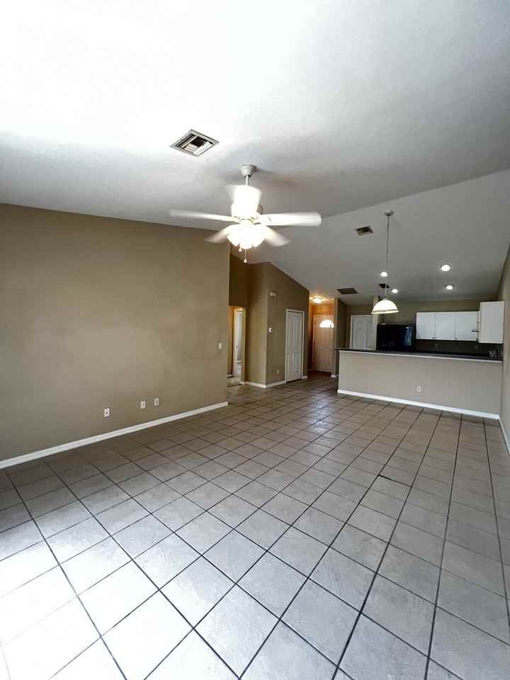 2308 Northeast 6th Street - Photo 5 of 11