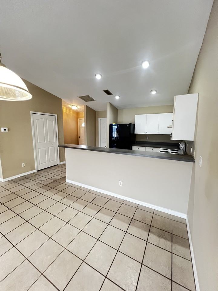 2308 Northeast 6th Street - Photo 6 of 11