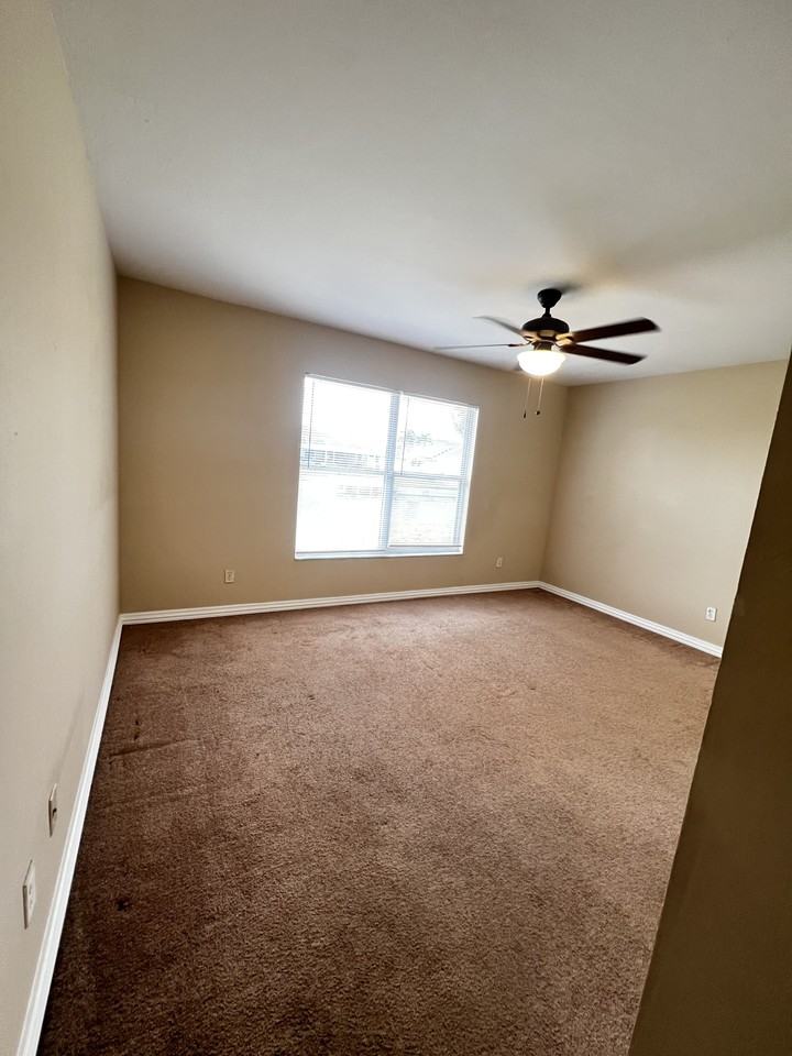 2308 Northeast 6th Street - Photo 7 of 11