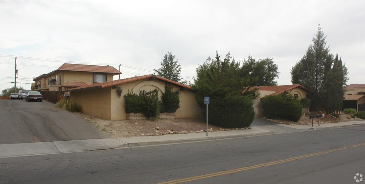 19227 California 18, Unit 5 - Photo 5 of 12