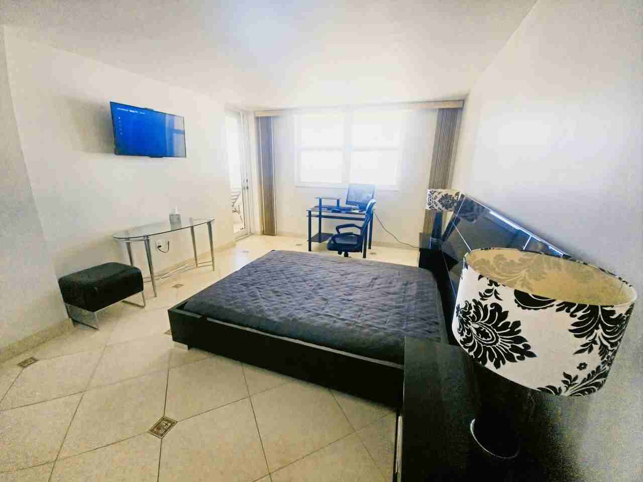 1833 S Ocean Dr - Photo 4 of 21