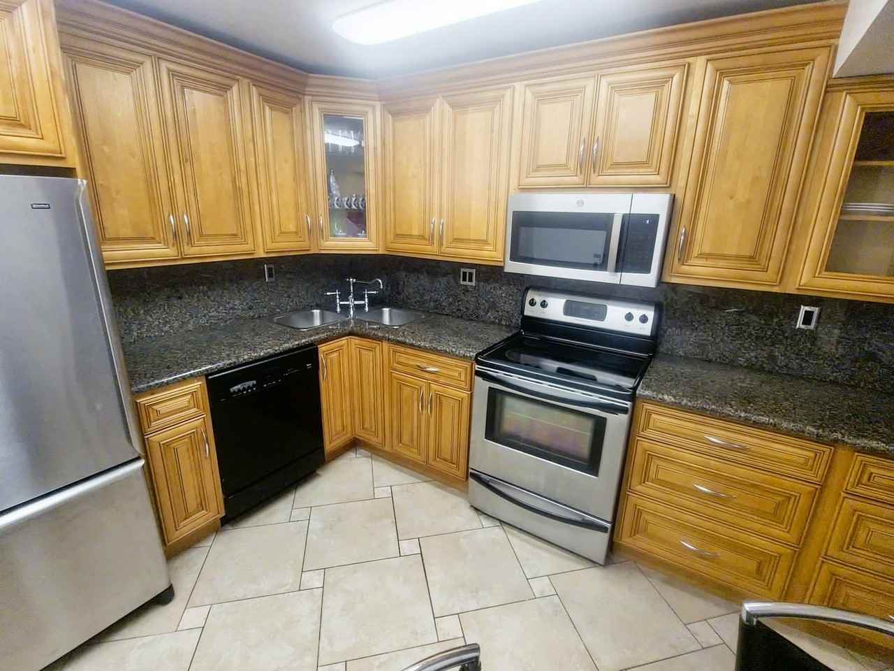 1833 S Ocean Dr - Photo 6 of 21