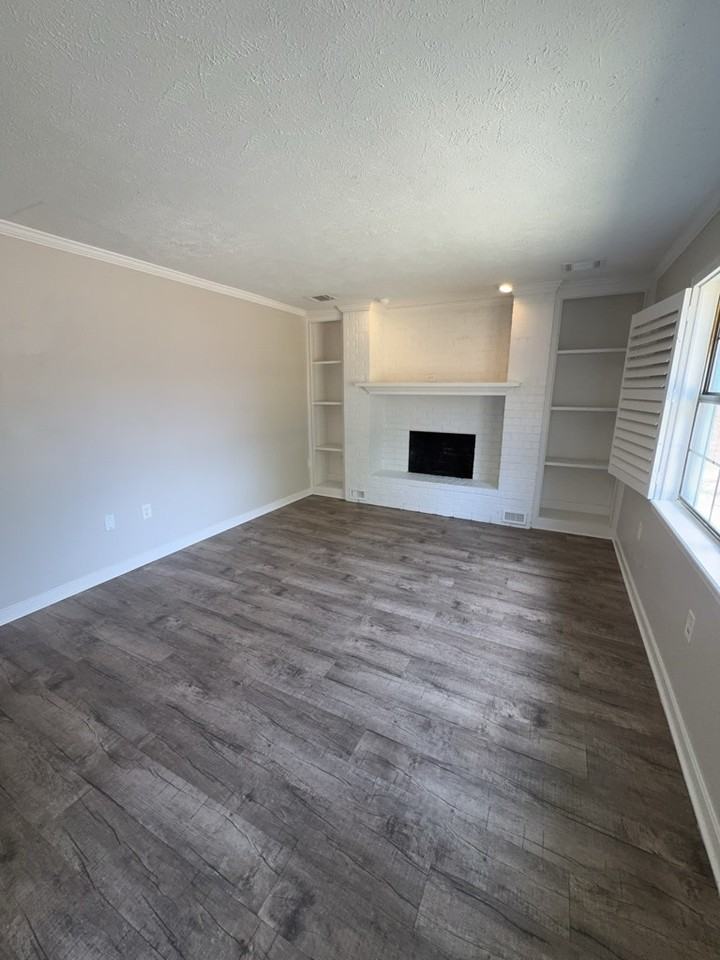 105 Suzanne Cove, Unit A - Photo 2 of 13