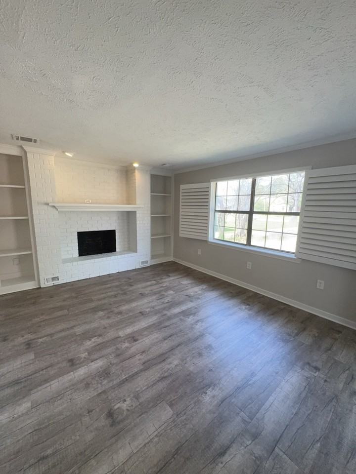 105 Suzanne Cove, Unit A - Photo 3 of 13