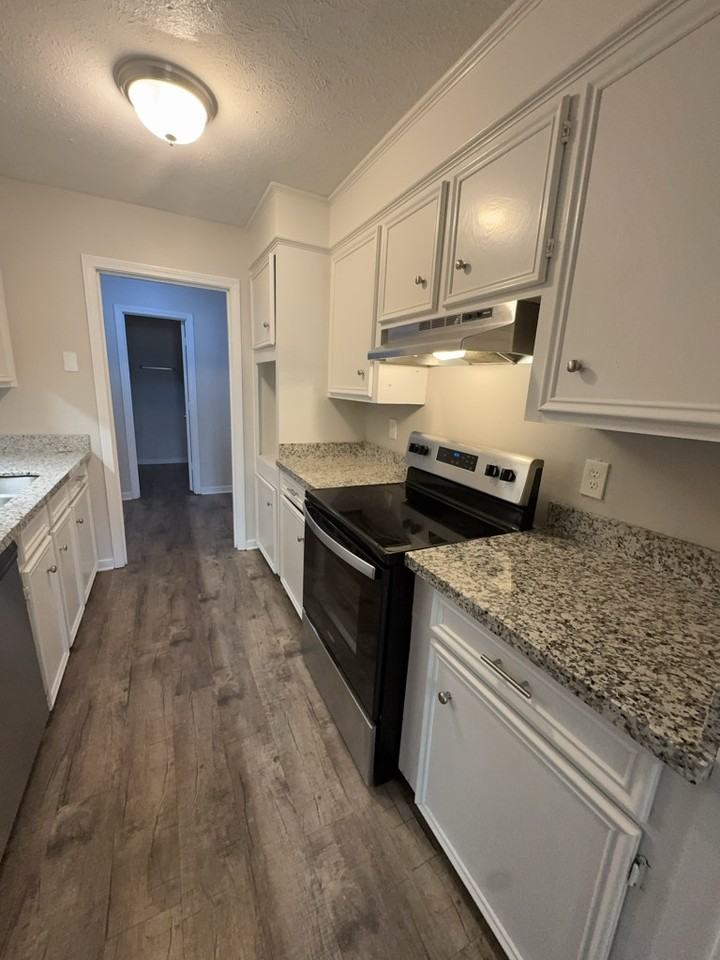 105 Suzanne Cove, Unit A - Photo 4 of 13