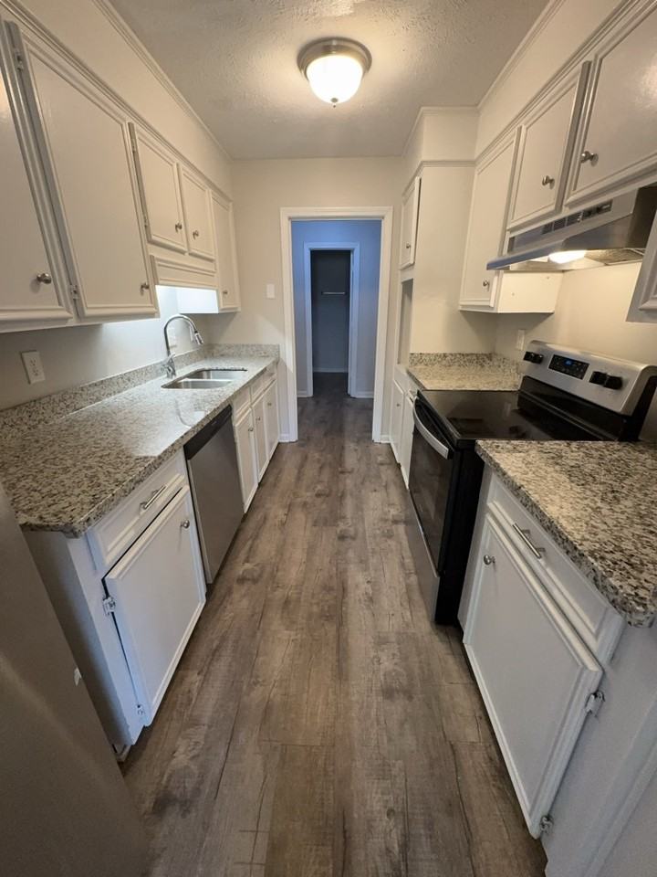 105 Suzanne Cove, Unit A - Photo 5 of 13