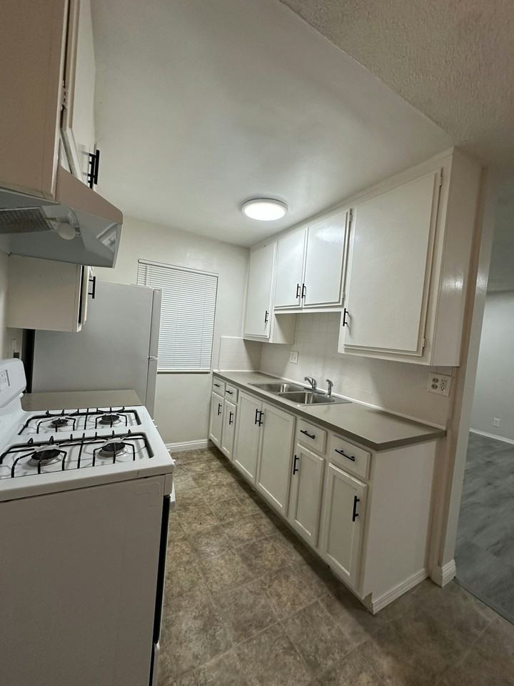 7757 Comstock Avenue, Unit B - Photo 6 of 10